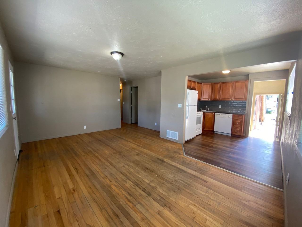 15 Erie St - Photo 6 of 24