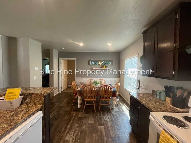 128 N 4th W - Photo 6 of 18