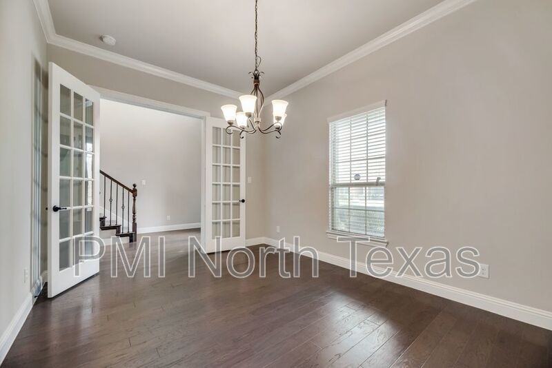 740 Sandbox Dr - Photo 2 of 22