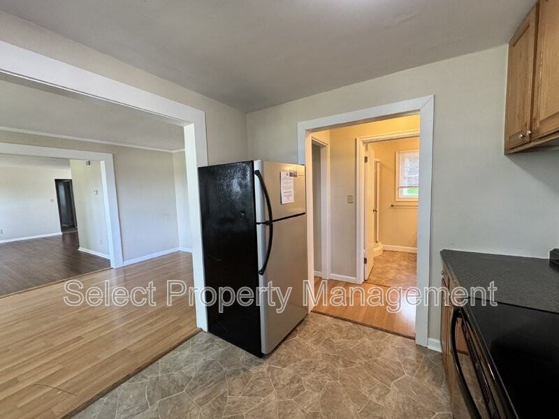 7515 Aboite Center Rd - Photo 3 of 22