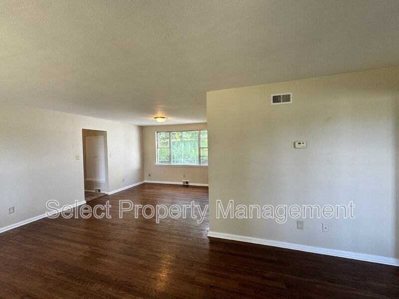 7515 Aboite Center Rd - Photo 5 of 22