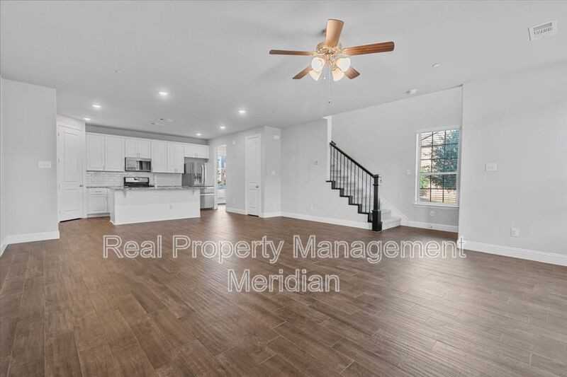 815 Ponds Edge Ln - Photo 3 of 20