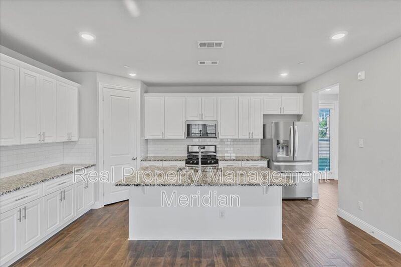 815 Ponds Edge Ln - Photo 5 of 20