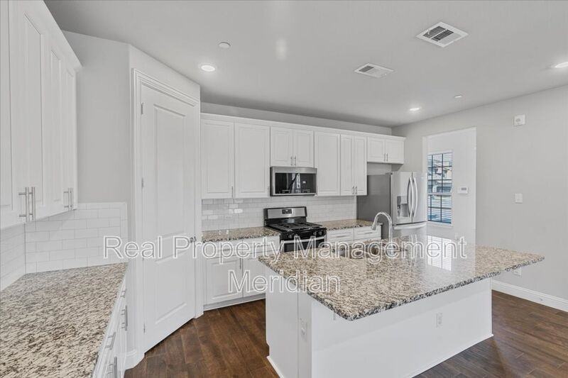 815 Ponds Edge Ln - Photo 6 of 20