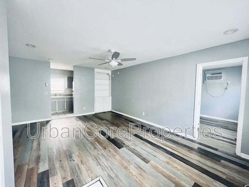 321 24th Ave N #9 - Photo 2 of 10