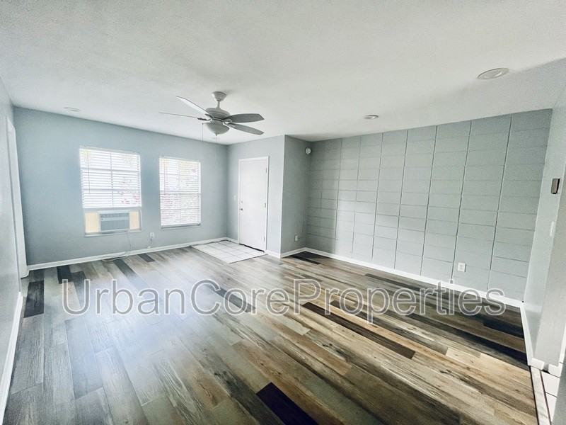 321 24th Ave N #9 - Photo 3 of 10