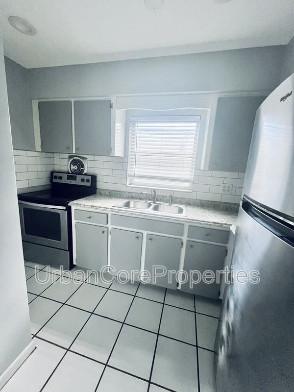 321 24th Ave N #9 - Photo 4 of 10
