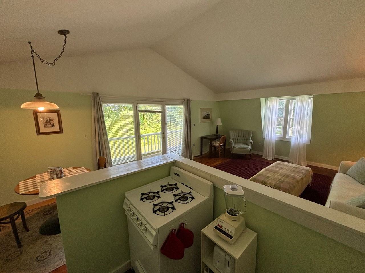 Thornewood Inn - Photo 5 of 14