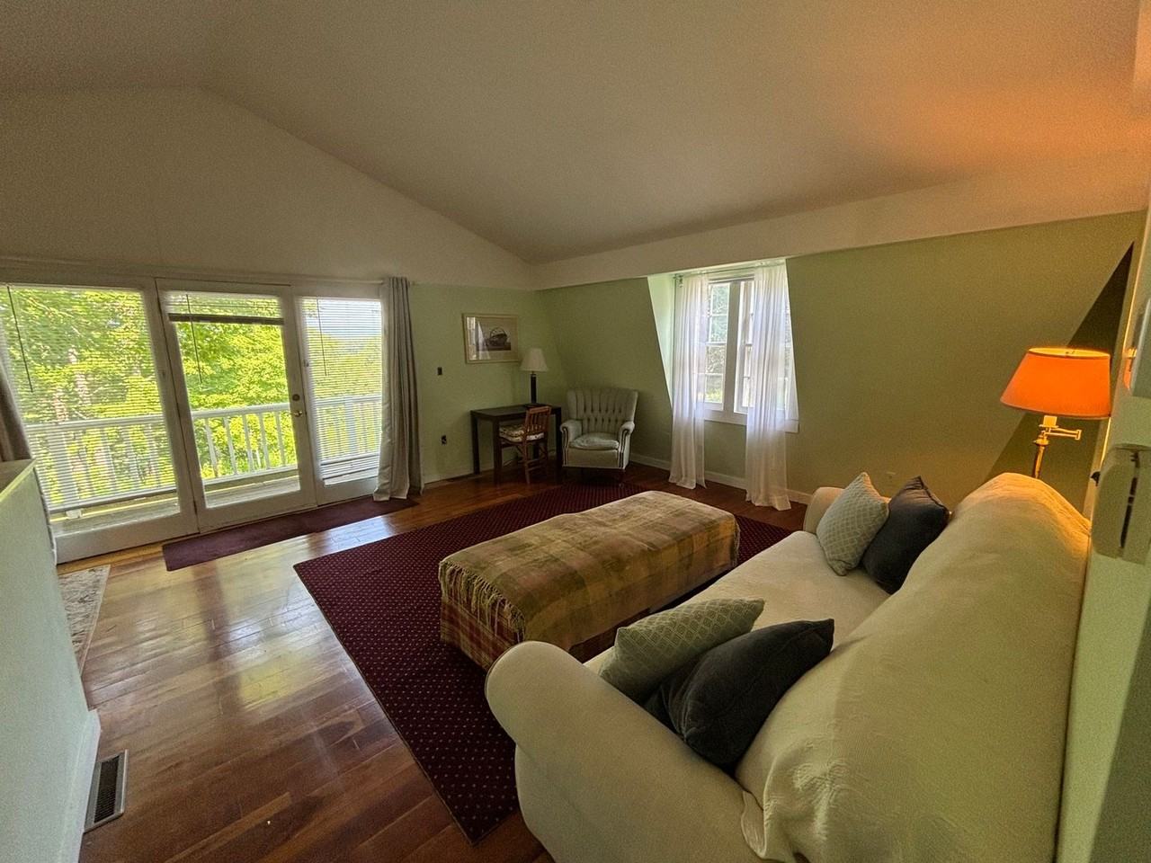 Thornewood Inn - Photo 6 of 14