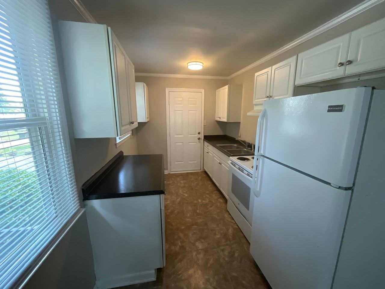 1404 Mayfair Ave - Photo 3 of 25