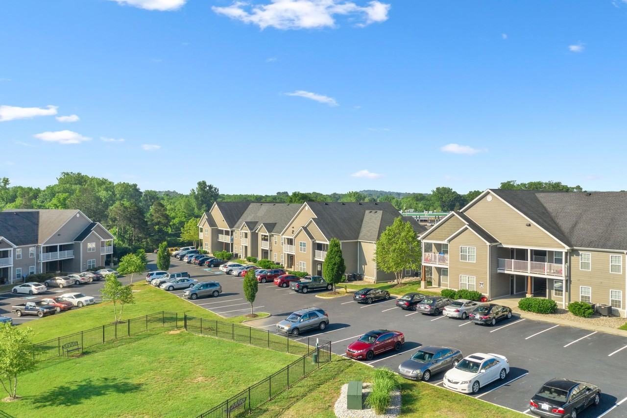 Jennings Creek Apartments - Photo 4 of 31