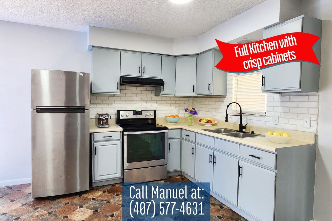 640 Ave B NE - Photo 2 of 17