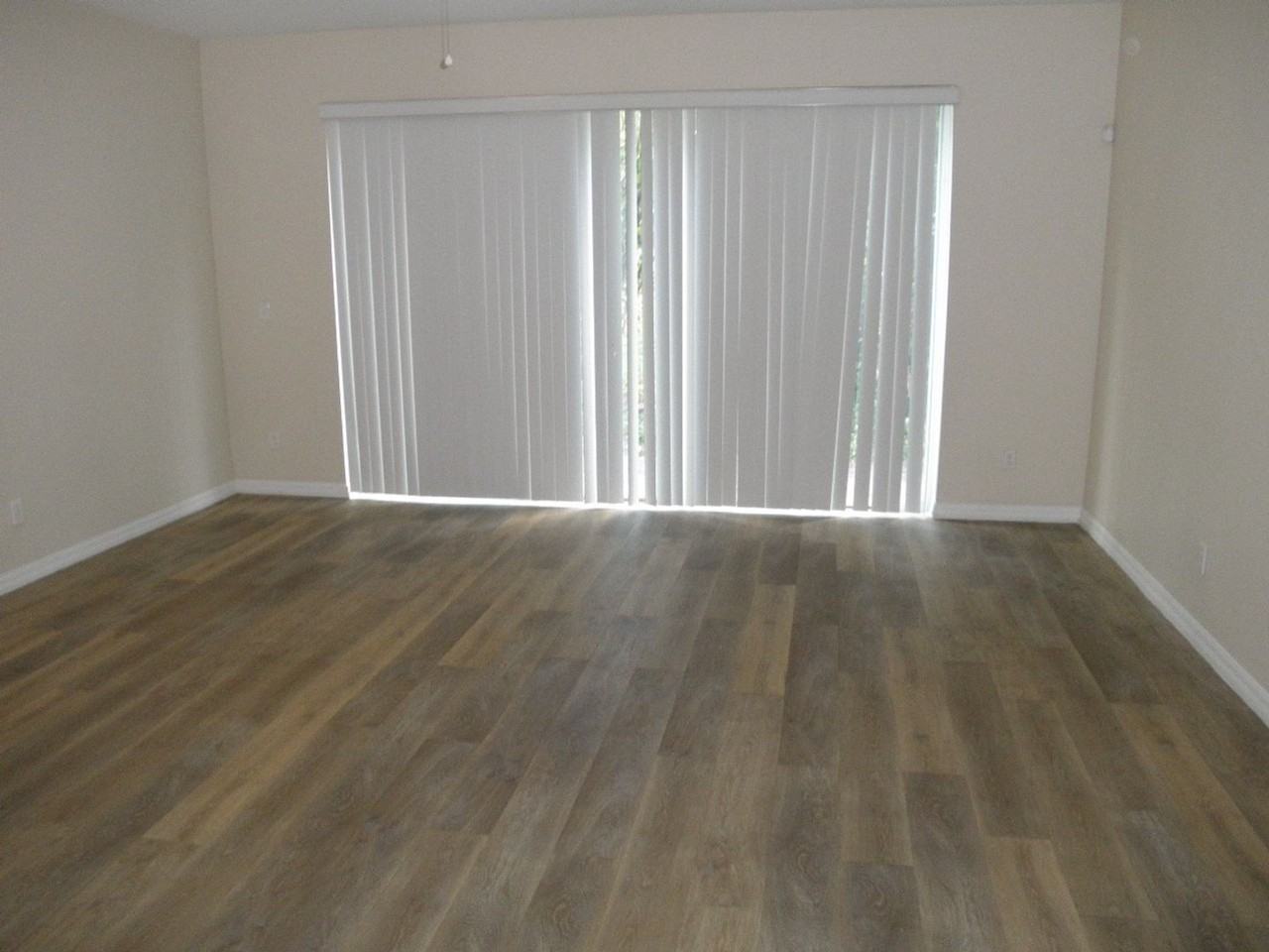 965 Pipers Cay Dr - Photo 2 of 13