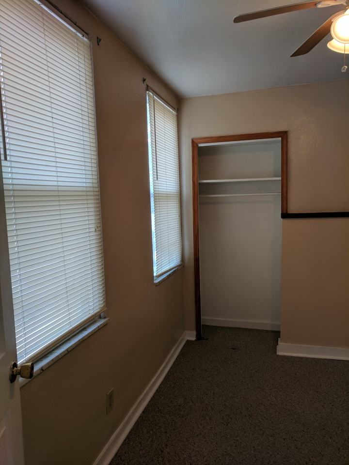 Cozy 2 Bedroom Apartment with Backyard Patio and Central Air Conditioning in South Side, Pittsburgh, PA - Photo 2 of 8