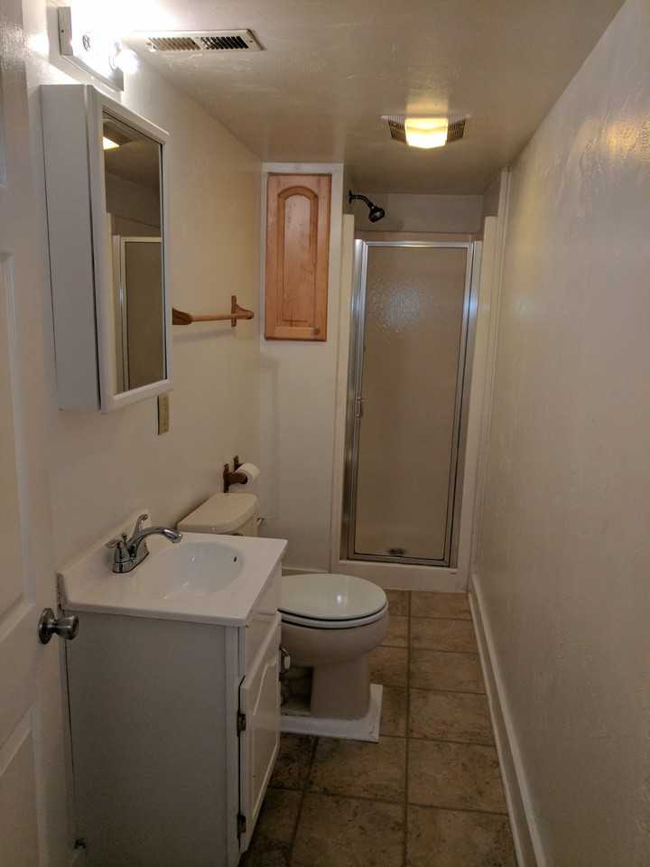 Cozy 2 Bedroom Apartment with Backyard Patio and Central Air Conditioning in South Side, Pittsburgh, PA - Photo 4 of 8