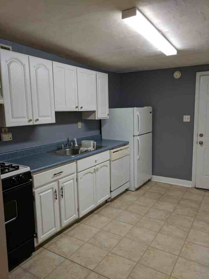 Cozy 2 Bedroom Apartment with Backyard Patio and Central Air Conditioning in South Side, Pittsburgh, PA - Photo 7 of 8