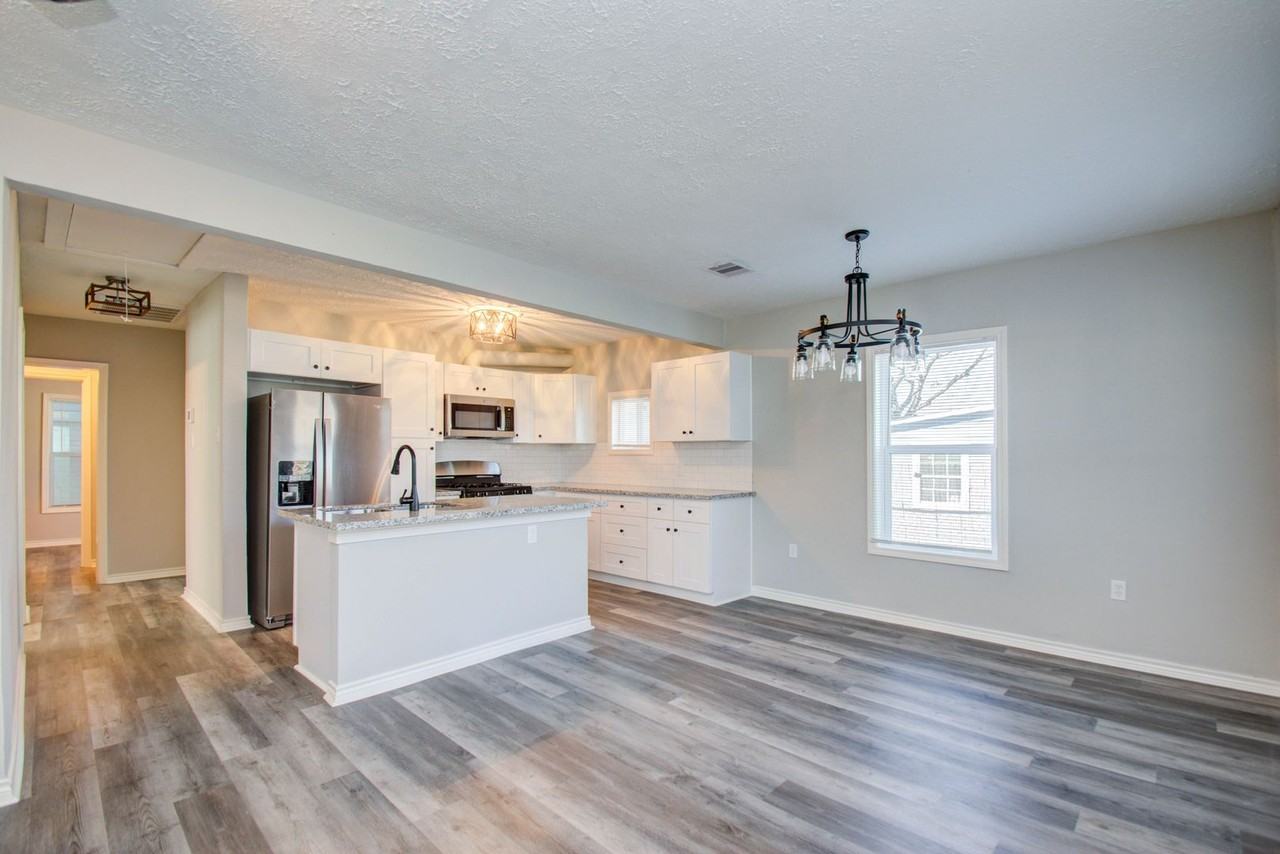 3403 Gano (CR) - Photo 2 of 18