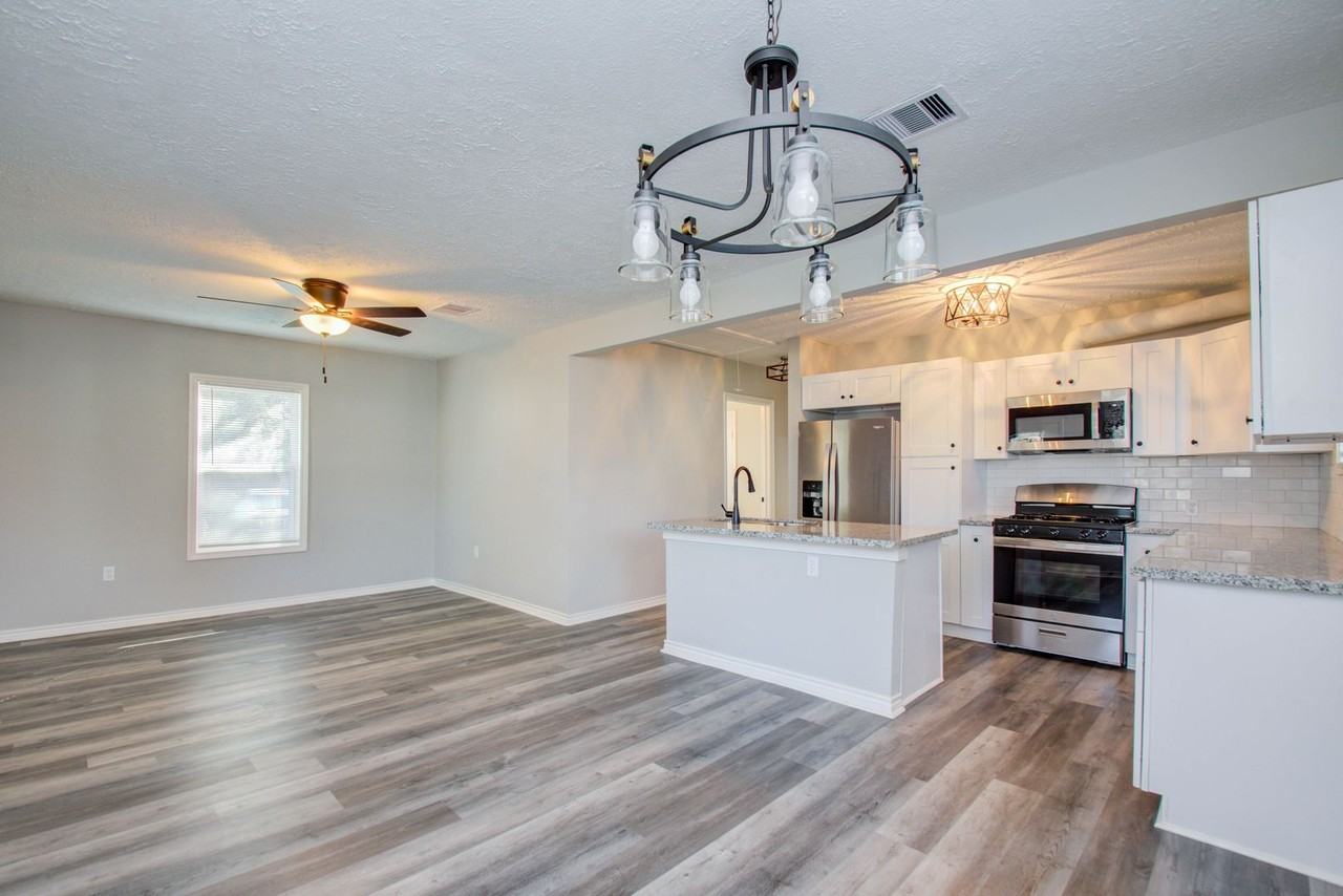 3403 Gano (CR) - Photo 3 of 18