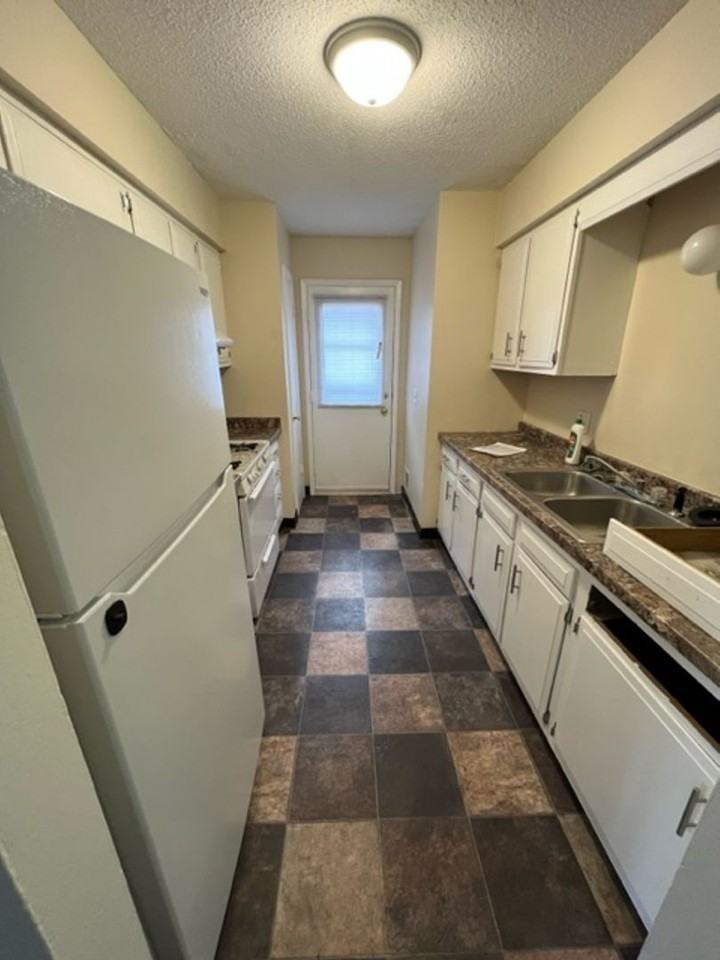 3606 Se 11th St - Photo 2 of 9