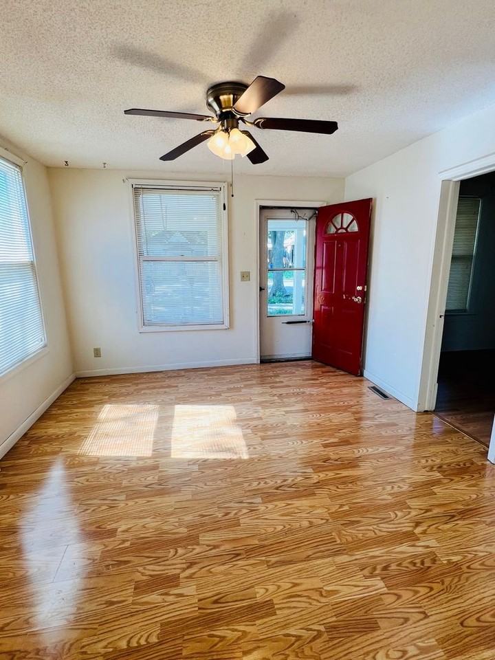 236 W 10th St - Photo 3 of 16