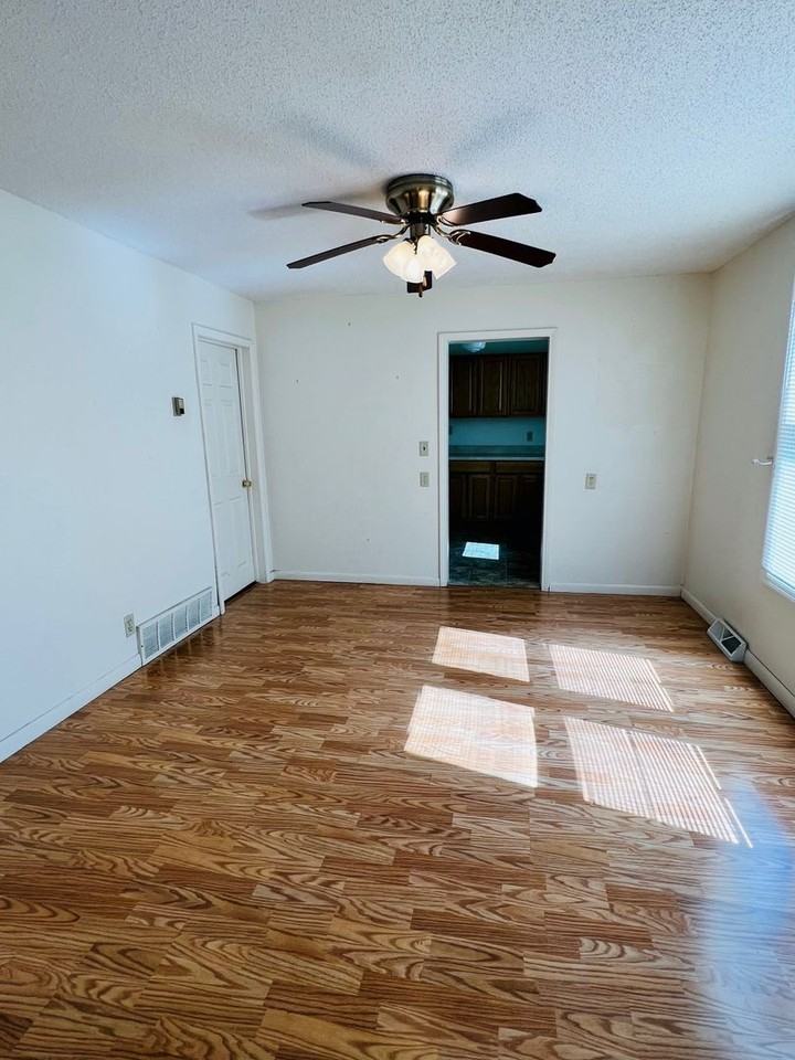 236 W 10th St - Photo 4 of 16