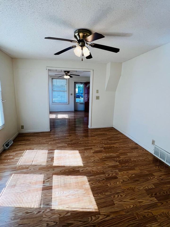 236 W 10th St - Photo 5 of 16