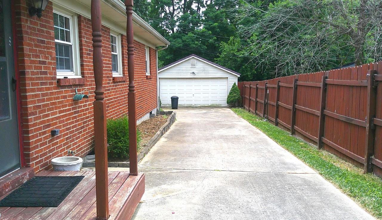 404 Spring Station Cir - Photo 2 of 17