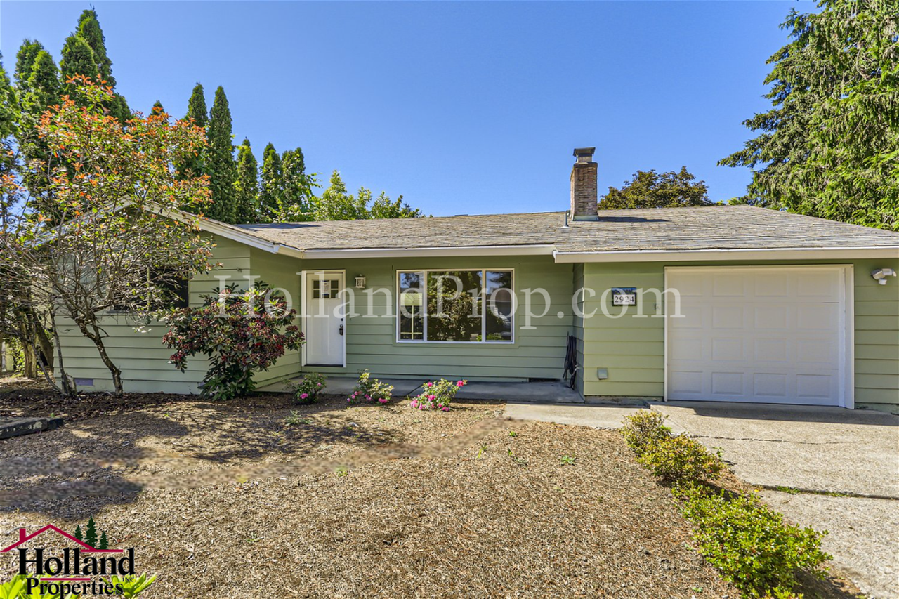 2924 Ne Azalea St - Photo 2 of 13