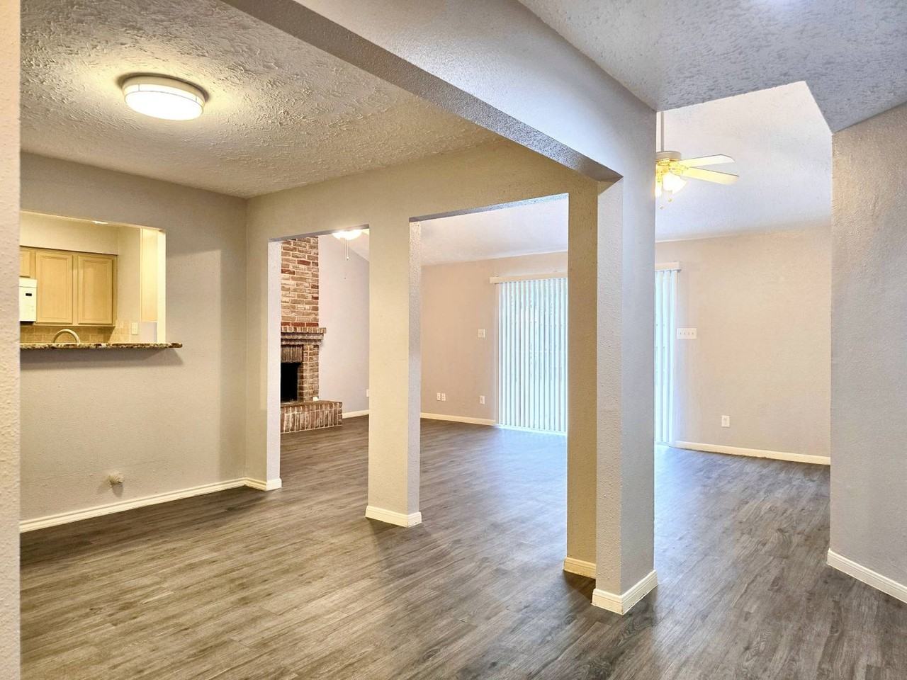 22619 Deville Dr - Photo 3 of 24