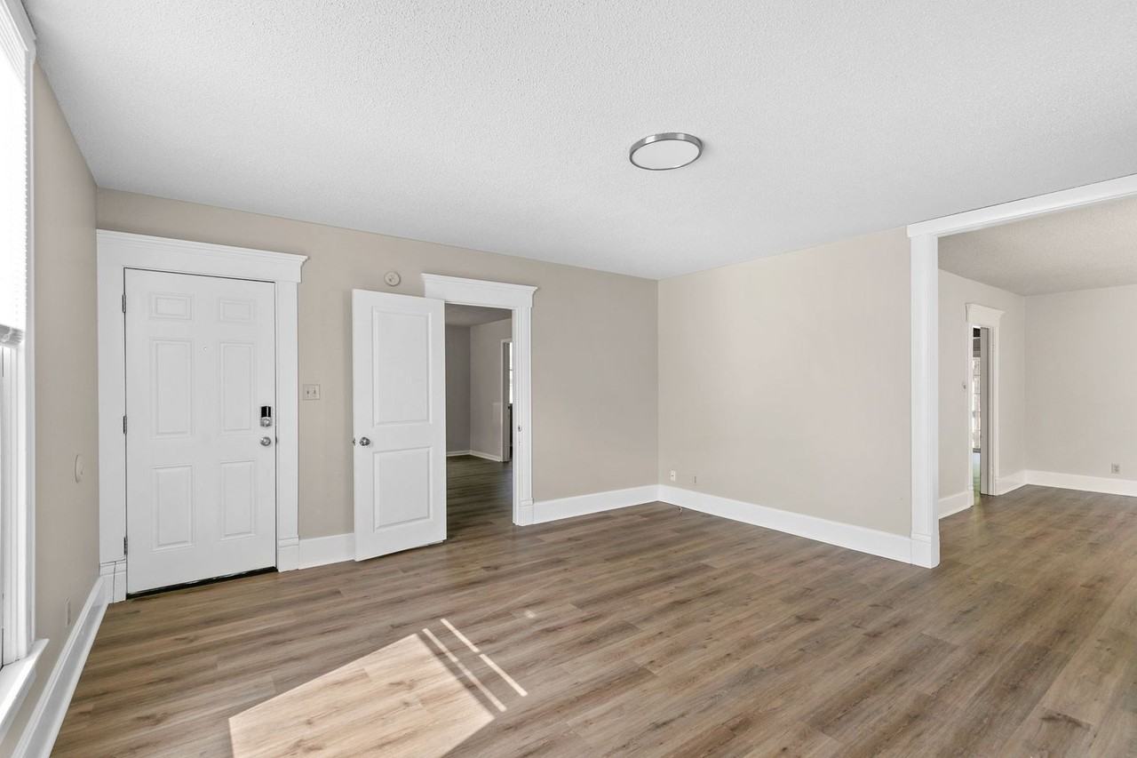 732 S Main Ave - Photo 5 of 38