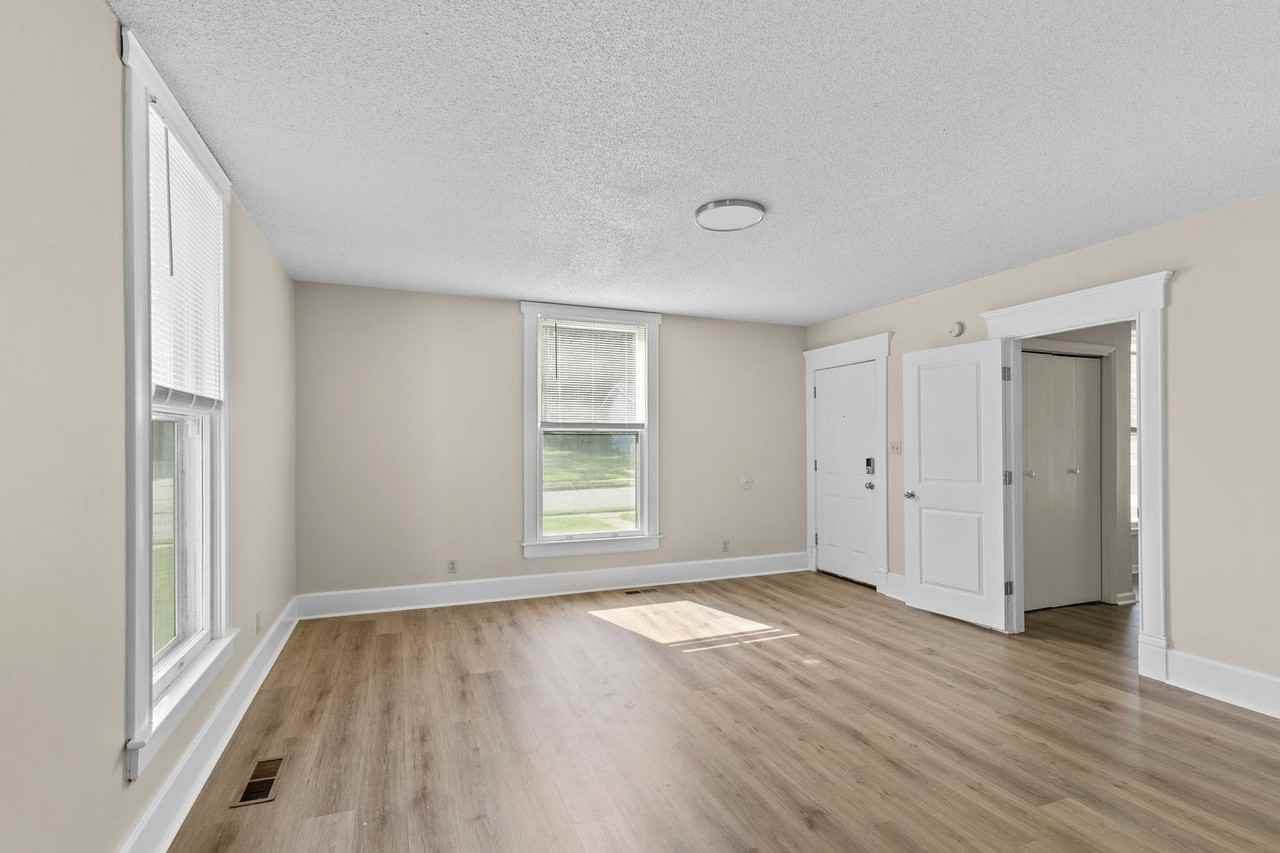 732 S Main Ave - Photo 7 of 38