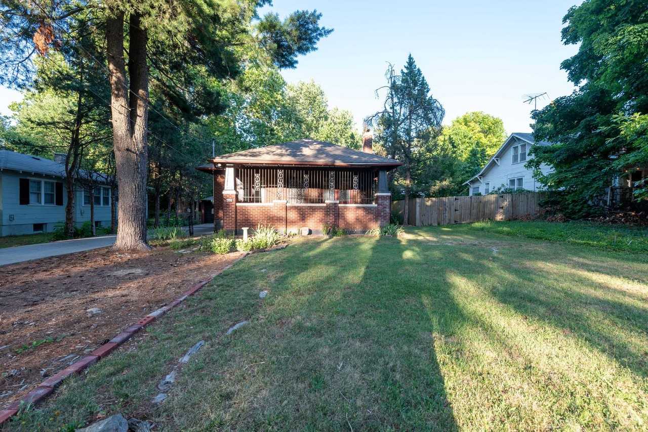 1554 S Campbell Ave - Photo 3 of 22