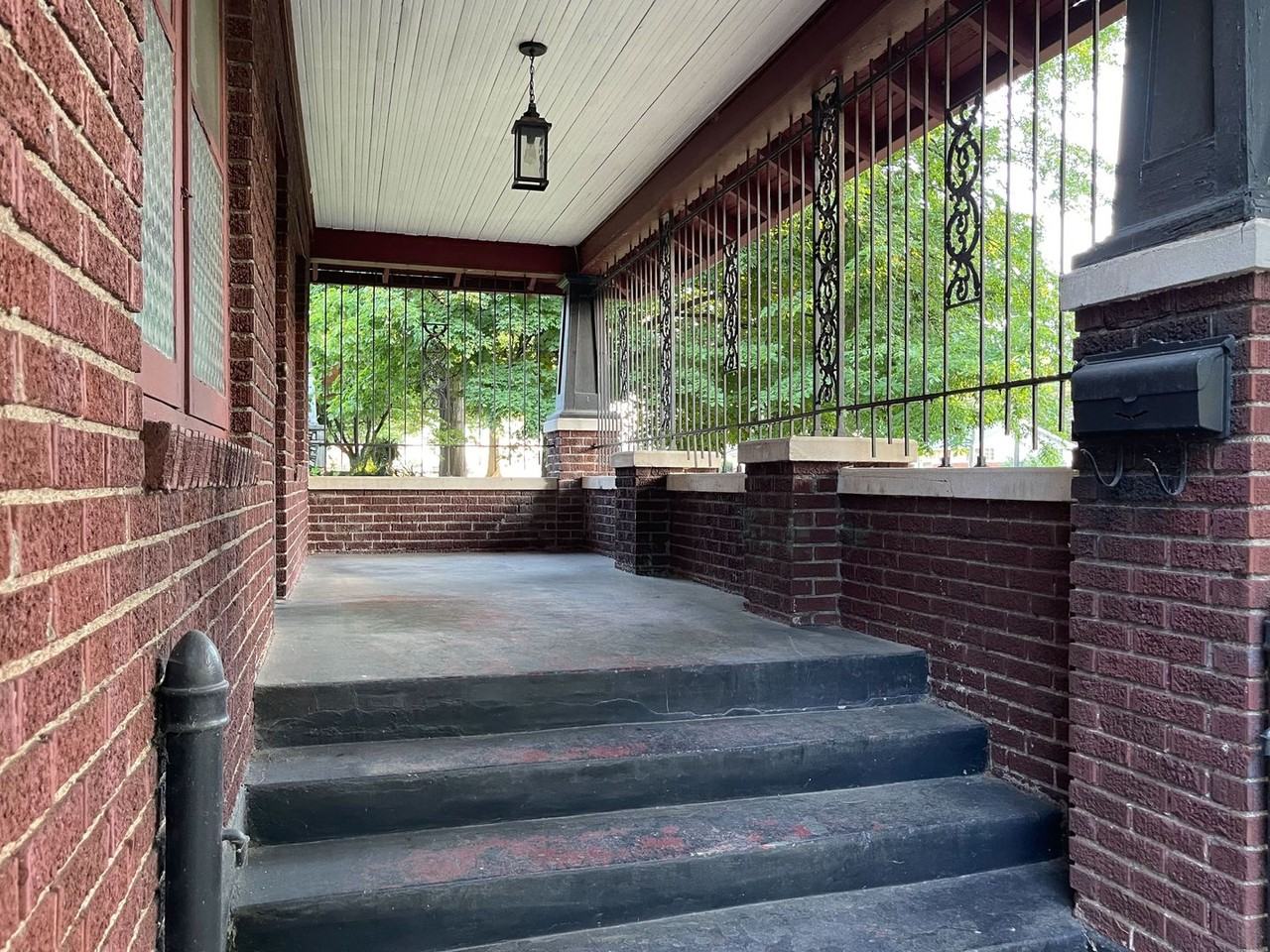 1554 S Campbell Ave - Photo 5 of 22