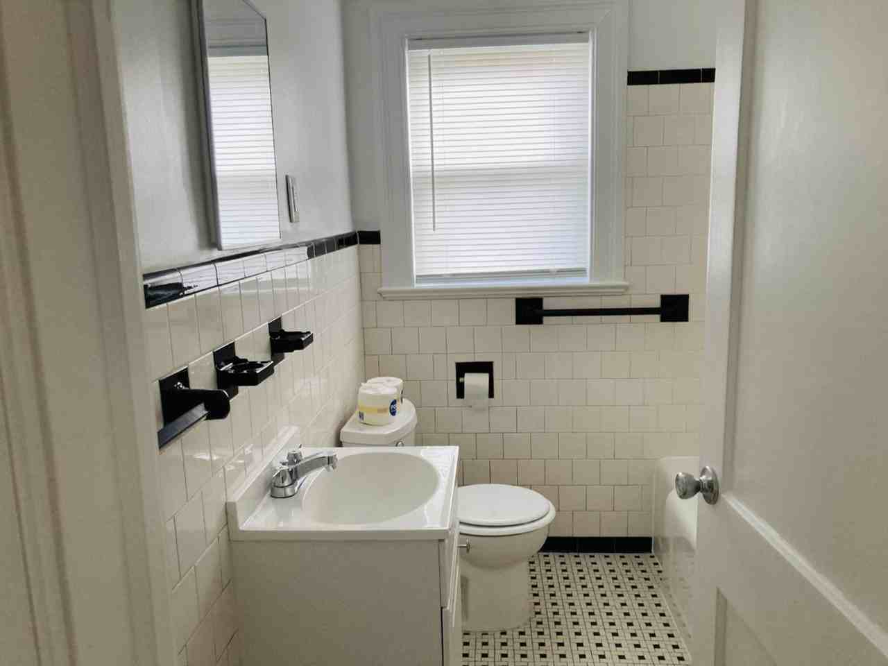 1012 W Lenoir Ave - Photo 2 of 7