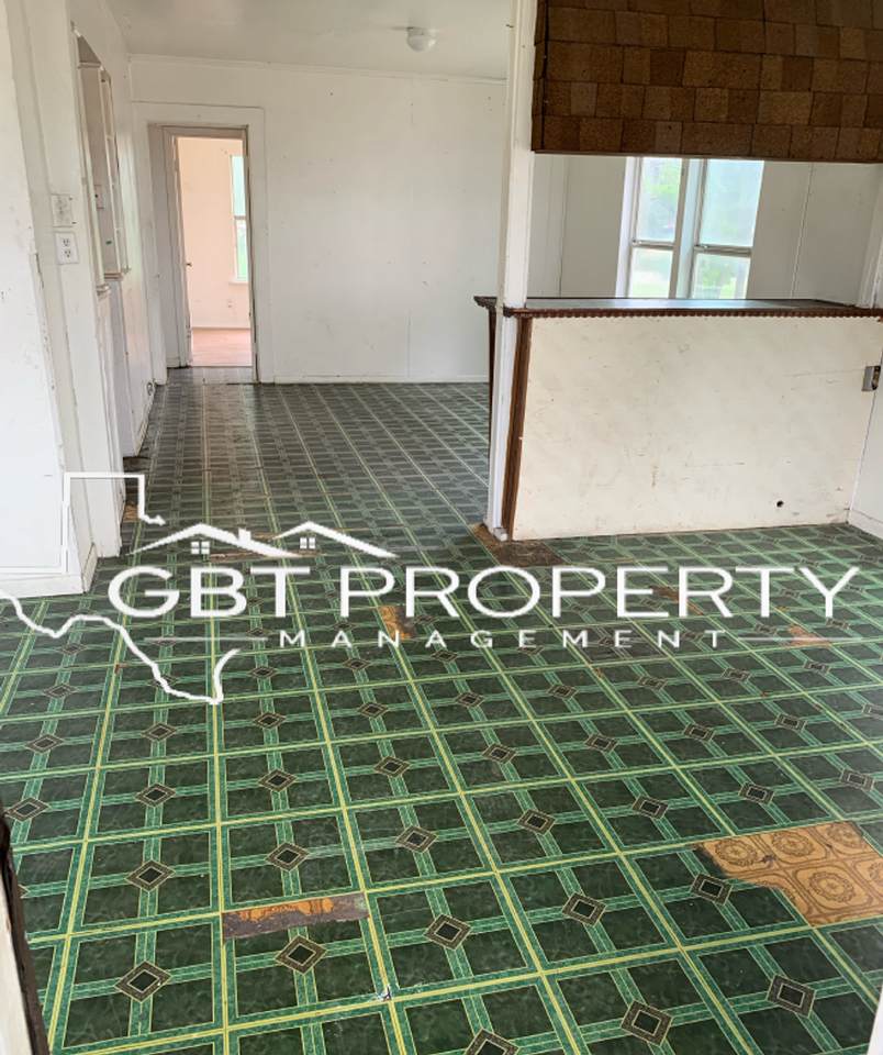 409 E Bowie St - Photo 2 of 5