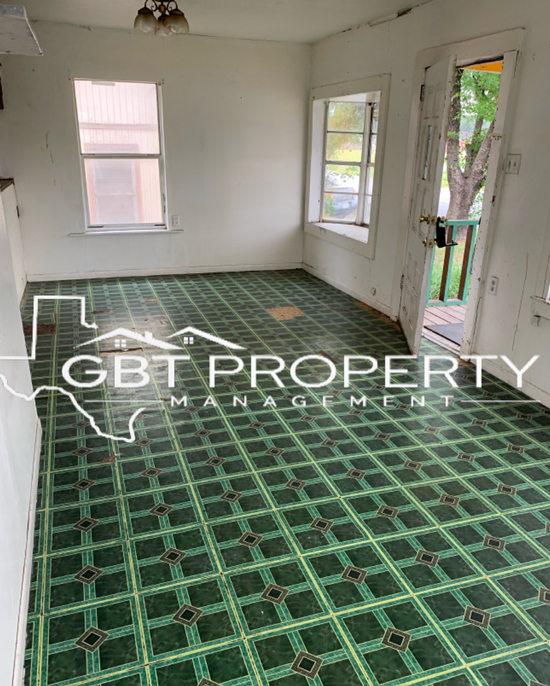 409 E Bowie St - Photo 3 of 5