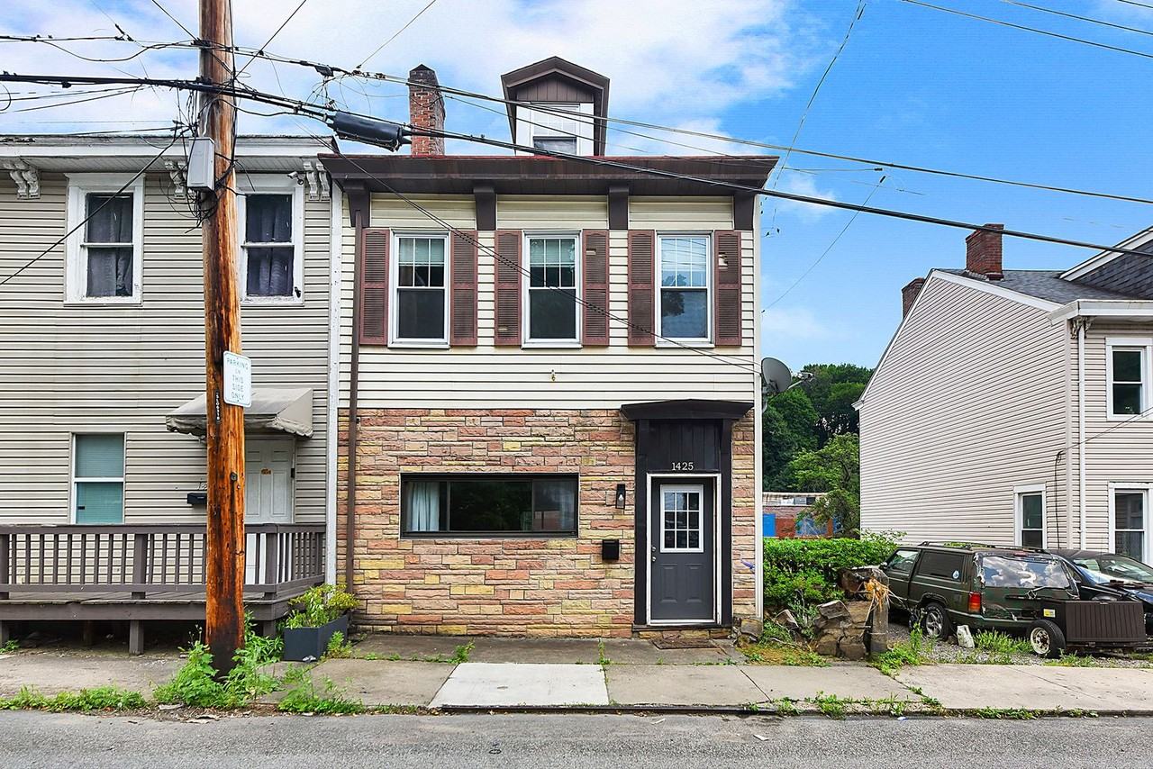 1425 Firth St - Photo 3 of 25