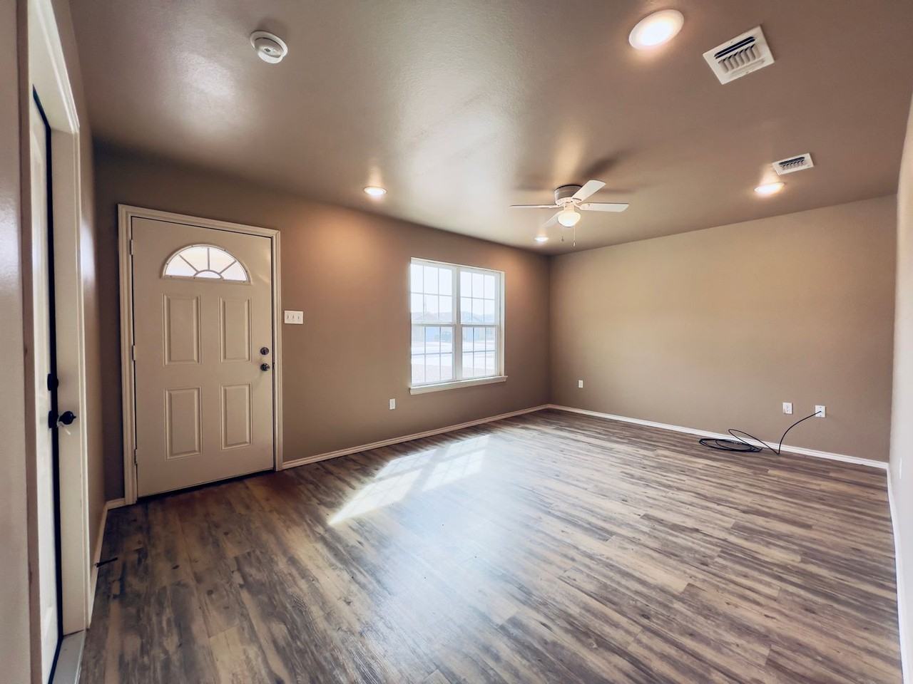 2219 E Main St - Photo 2 of 13