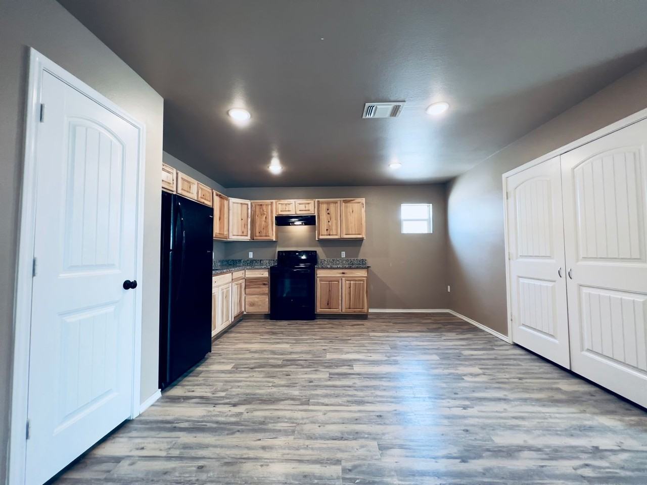 2219 E Main St - Photo 4 of 13