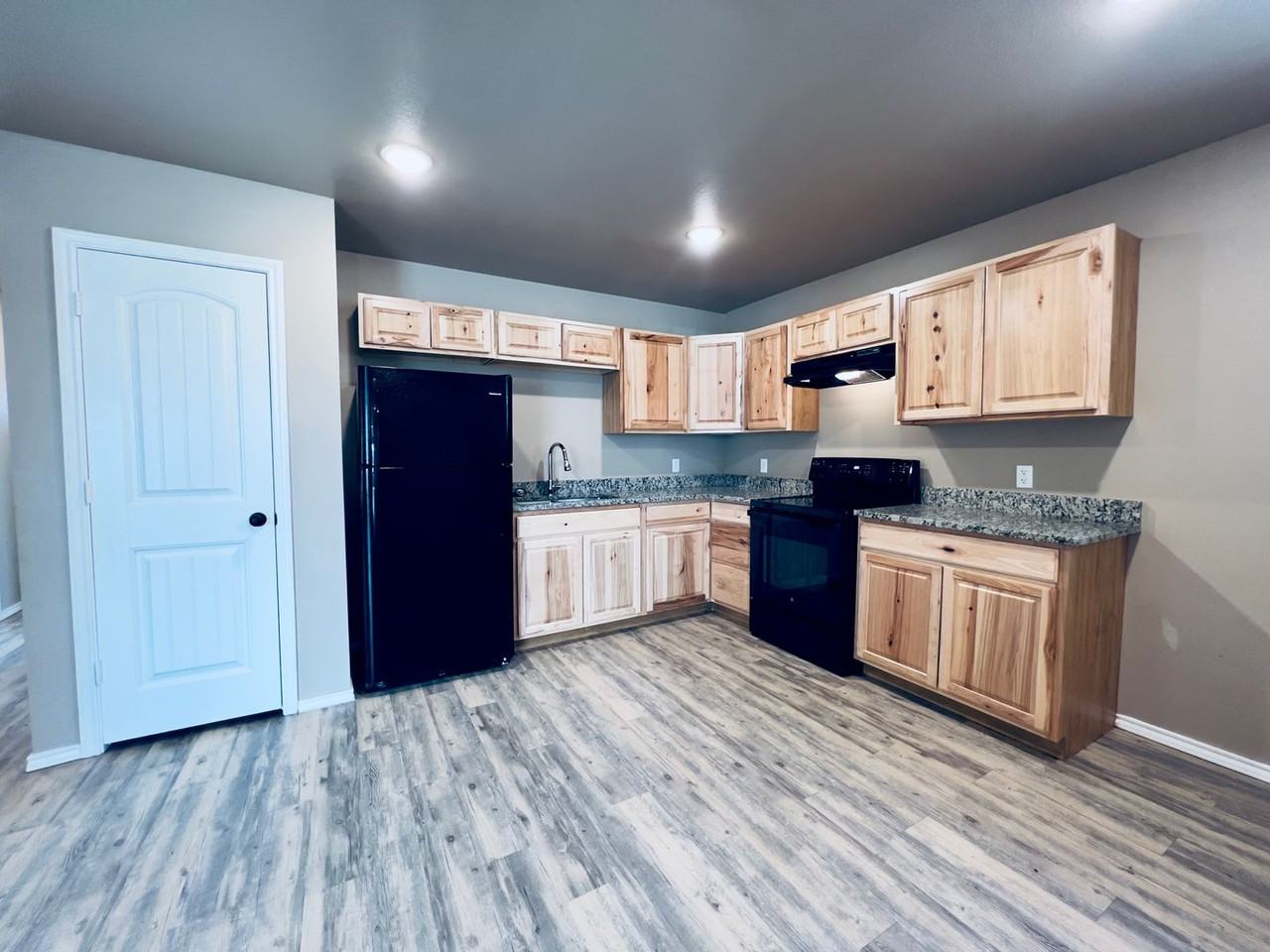 2219 E Main St - Photo 5 of 13