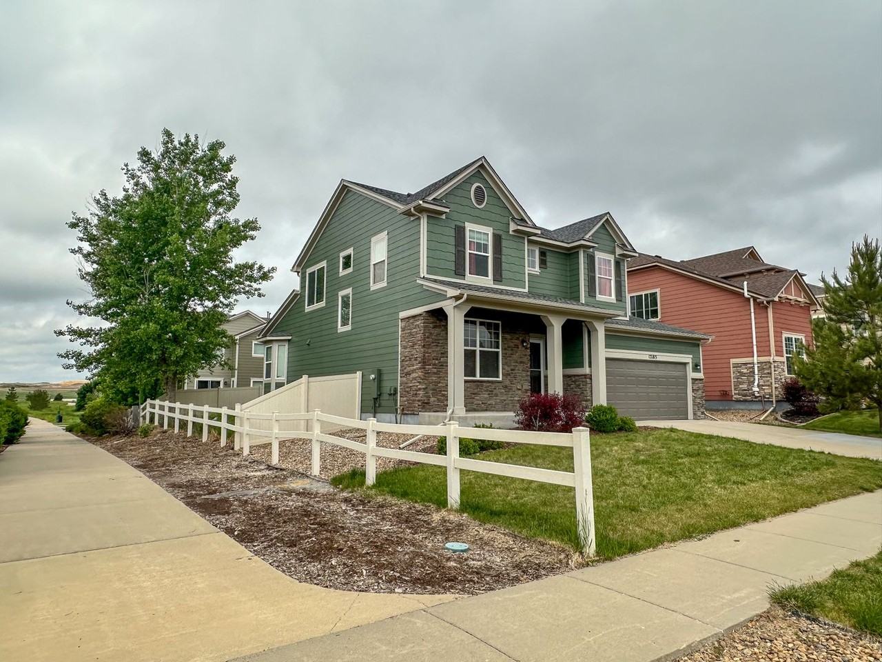 12183 Coral Burst Ln - Photo 2 of 40