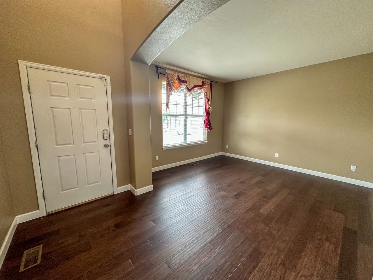 12183 Coral Burst Ln - Photo 4 of 40