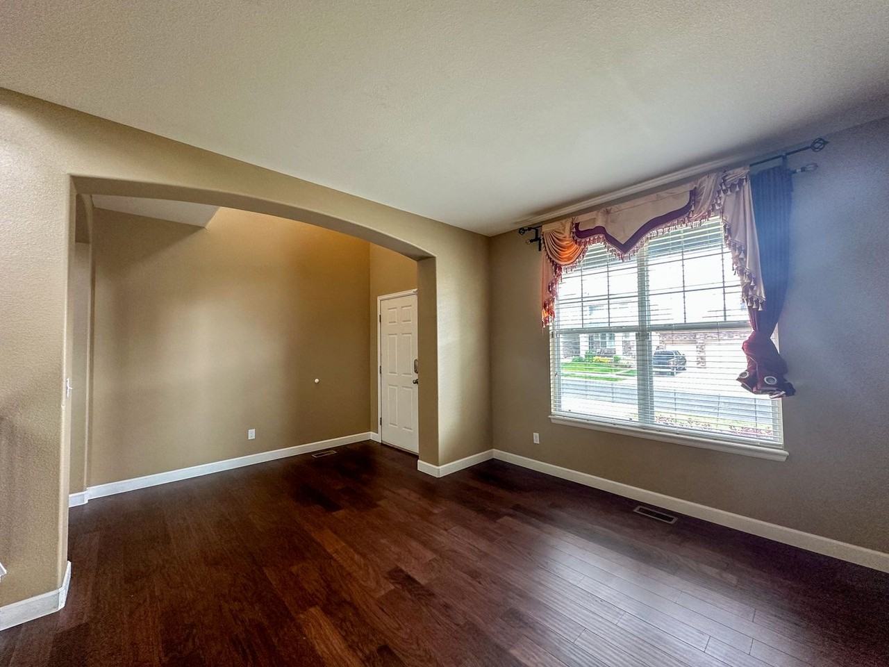 12183 Coral Burst Ln - Photo 5 of 40