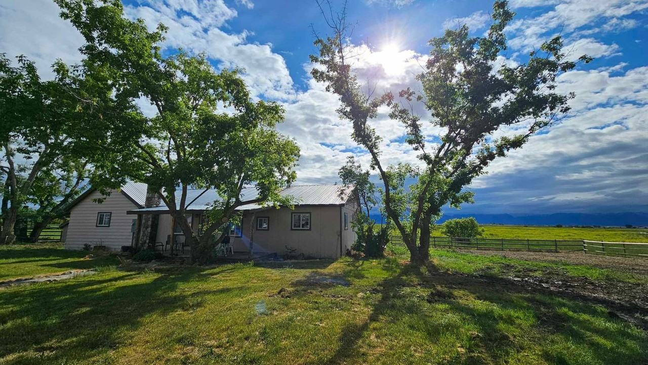 44752 Beaver Dr - Photo 2 of 22