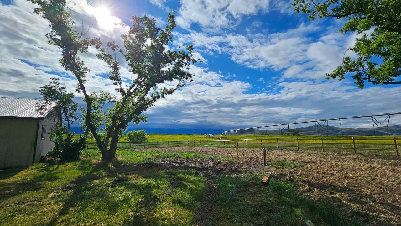 44752 Beaver Dr - Photo 3 of 22