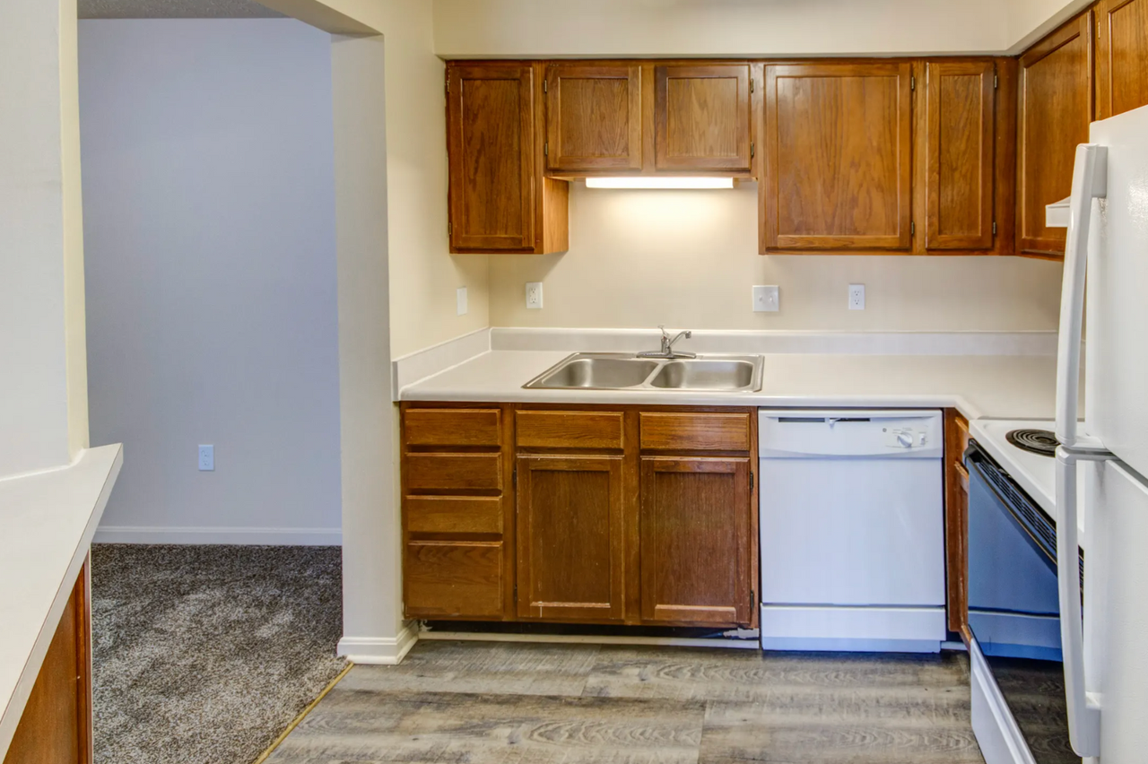 Edgewater Village Apartments - Photo 2 of 11