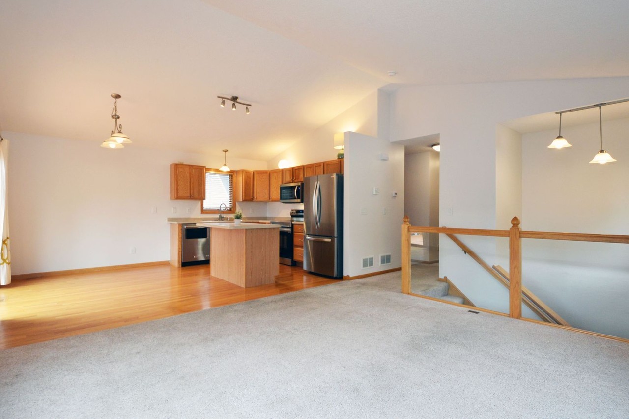 1011 Stinson St - Photo 2 of 26