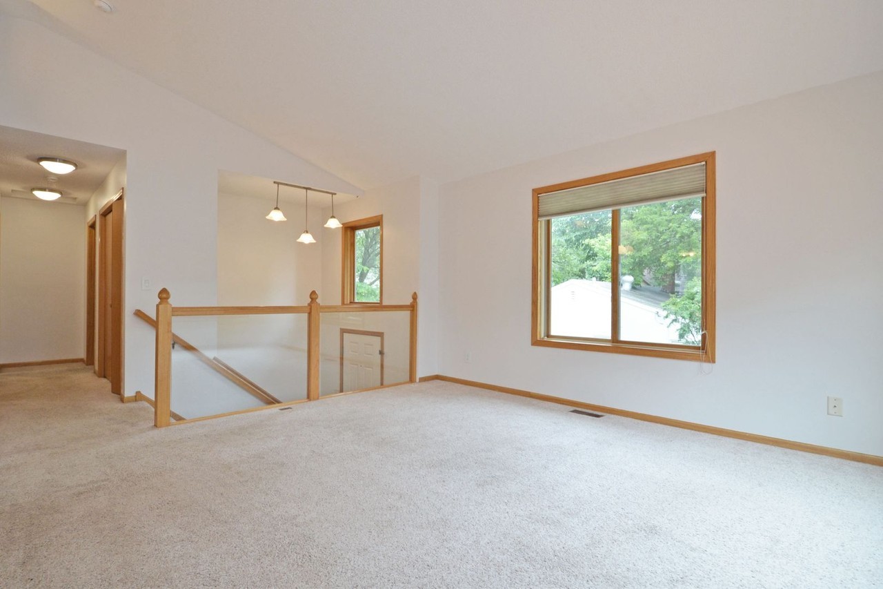 1011 Stinson St - Photo 3 of 26