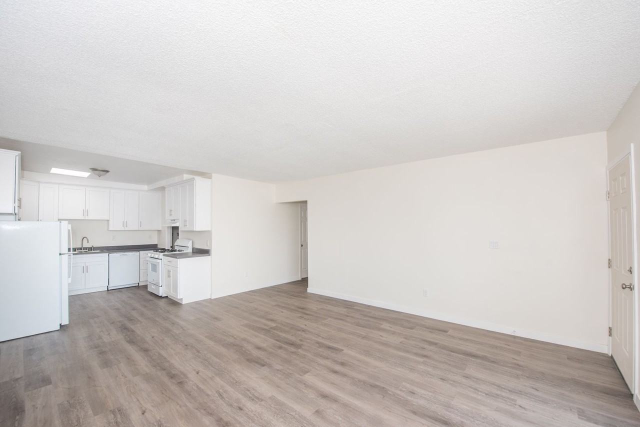 8890 Pacific Ave - Photo 3 of 18