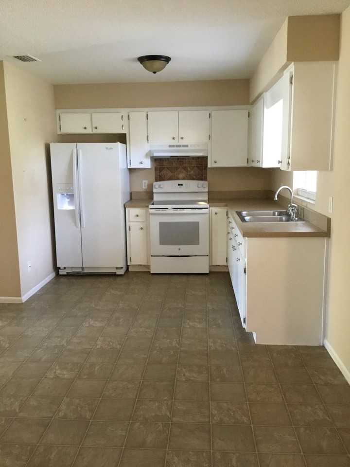 430 Desoto Ave - Photo 3 of 10